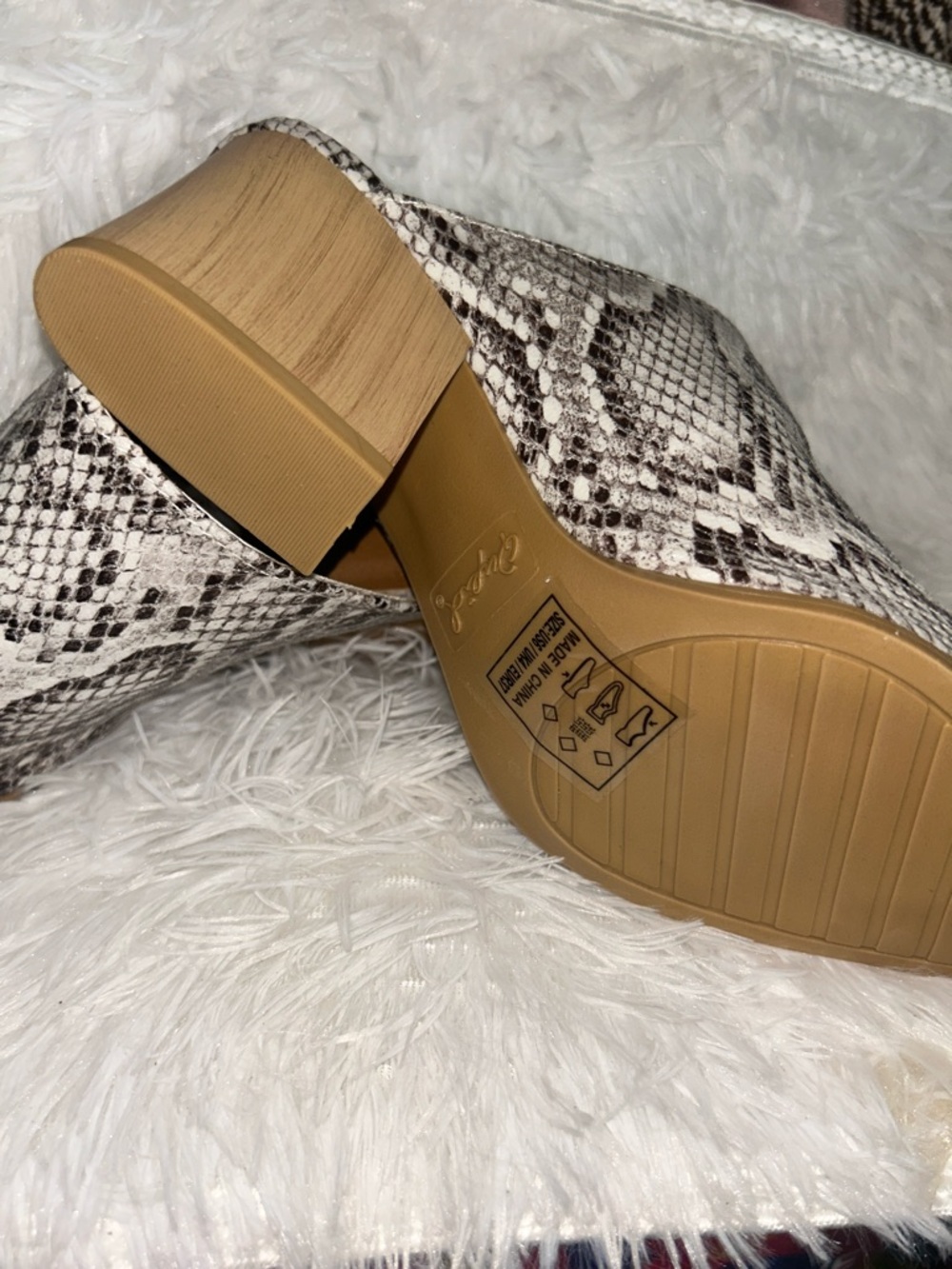 Qupid White & Gray Snake-Print Slip-On Mules - Picture 5 of 6